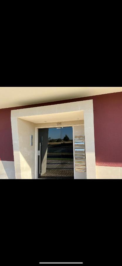 Quarto em Acomodações Particulares Modern Twin With A Balcony Montijo