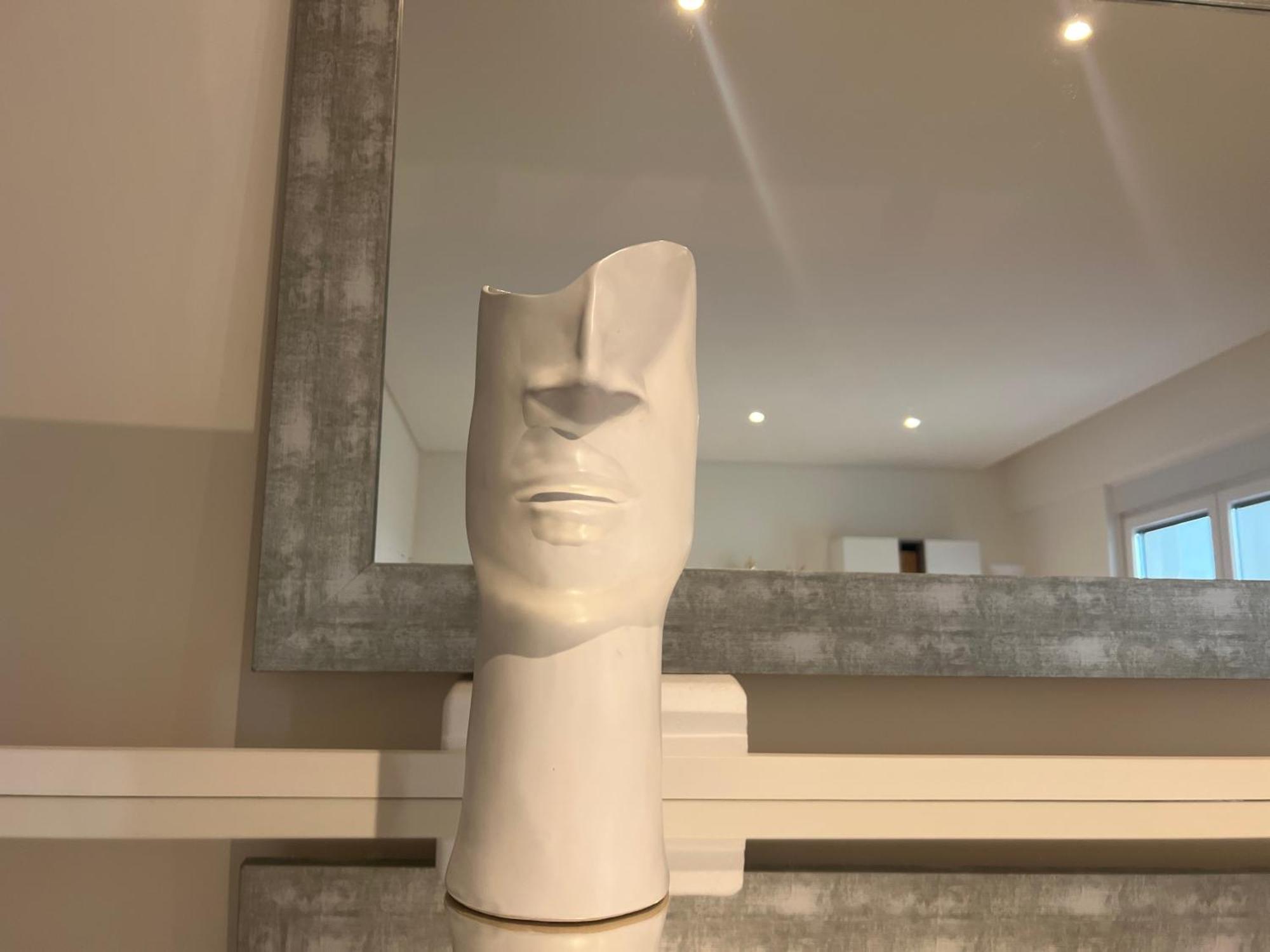 Modern Twin With A Balcony Homestay
